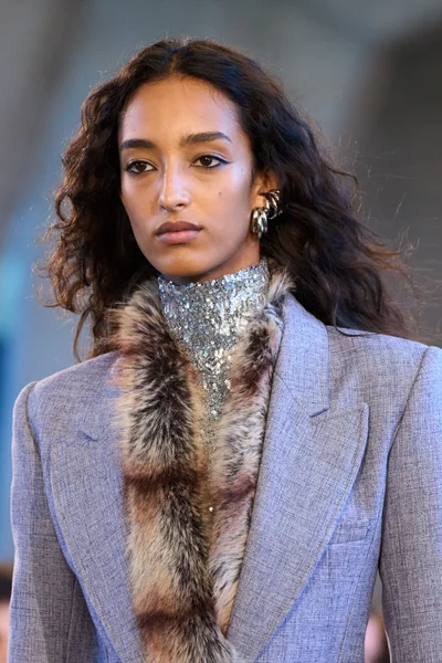 Look 11